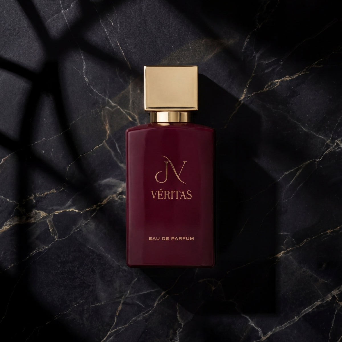 JV VÉRITAS Eau de Parfum Flakon auf Marmor – limitierte Edition, handgefertigt in Deutschland